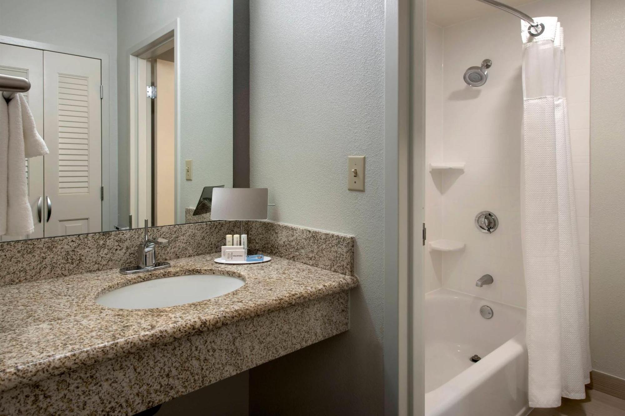 Courtyard By Marriott Boston Norwood/Canton Exterior foto
